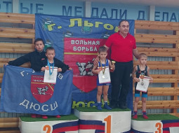 На межрегиональном турнире по вольной борьбе во Льгове 15 воспитанников клуба «Добрыня» стали победителями и призёрами